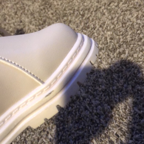 SHEIN Cream Toddler Boots - Picture 7 of 8